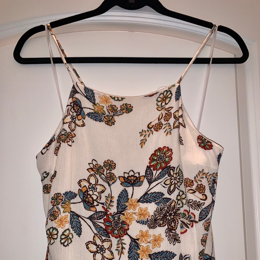 Floral design w/ crisscross back, date night dress - Picture 2 of 5
